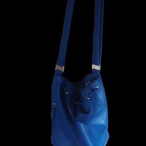 Womans bucket bag